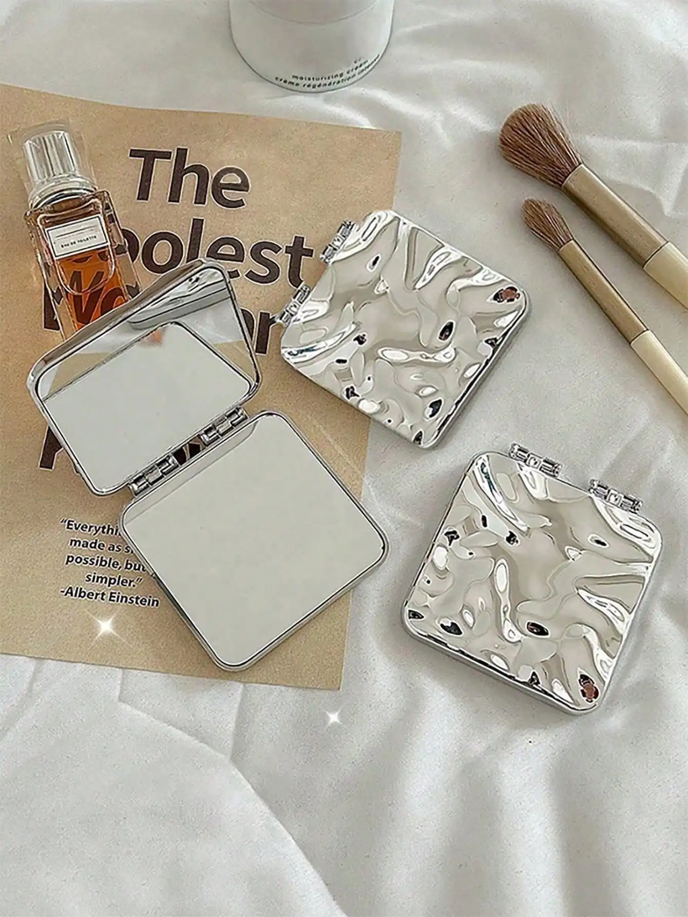 Makeup Beauty Y2K Style - Portable Folding Makeup Mirror (Water Ripple