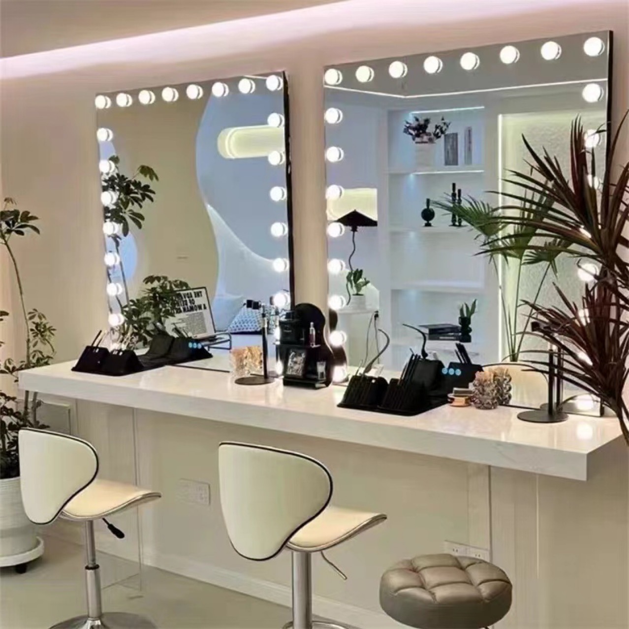 Makeup Vanity Table with Lamp  – Beauty And Makeup Studio recenzja i cena