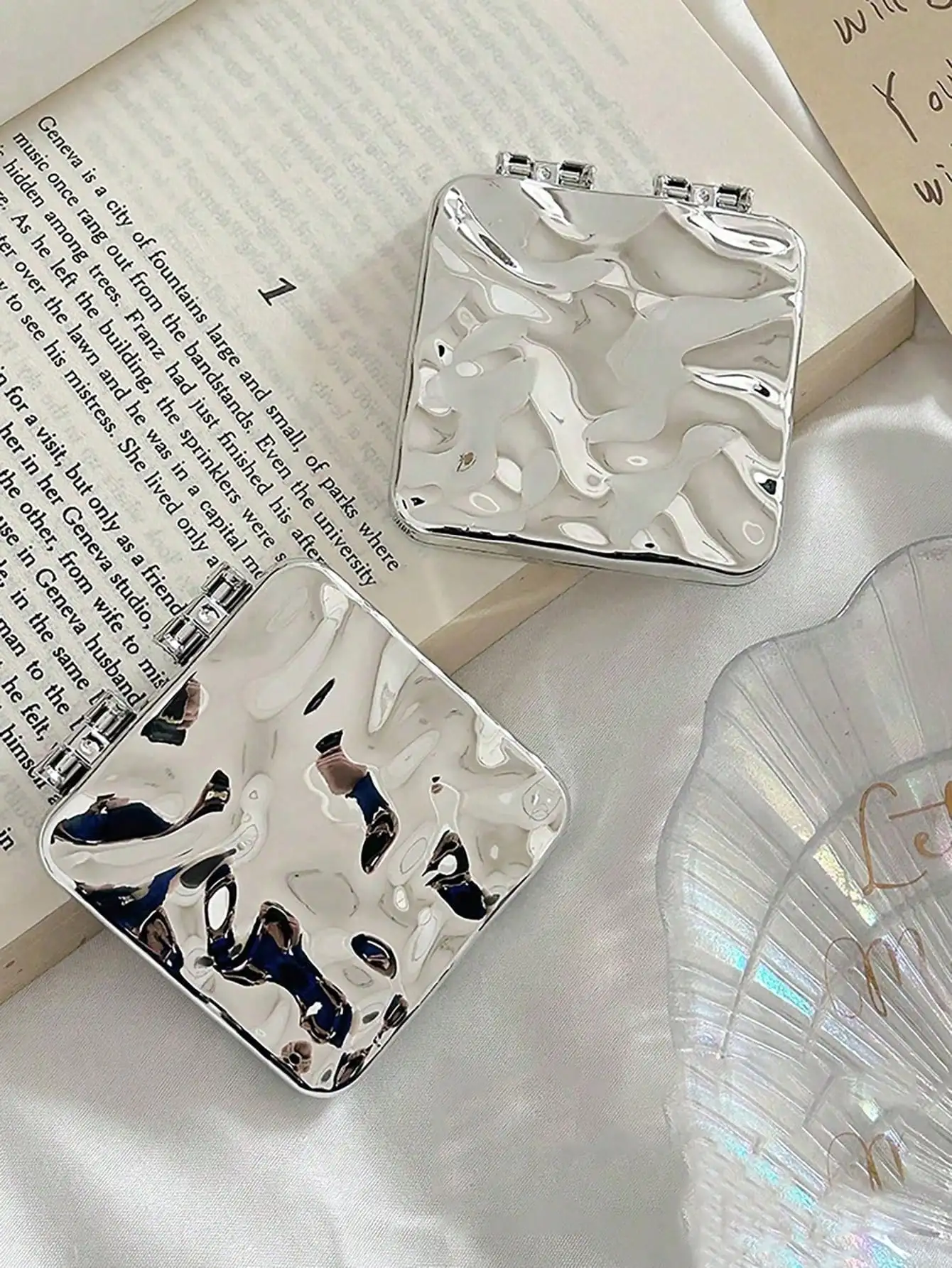 Portable Folding Makeup Mirror – Makeup Beauty Y2K Style recenzja i cena